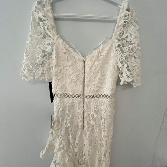 Stunning lace dress could be used for anything bridal related or any event. - Picture 2 of 6
